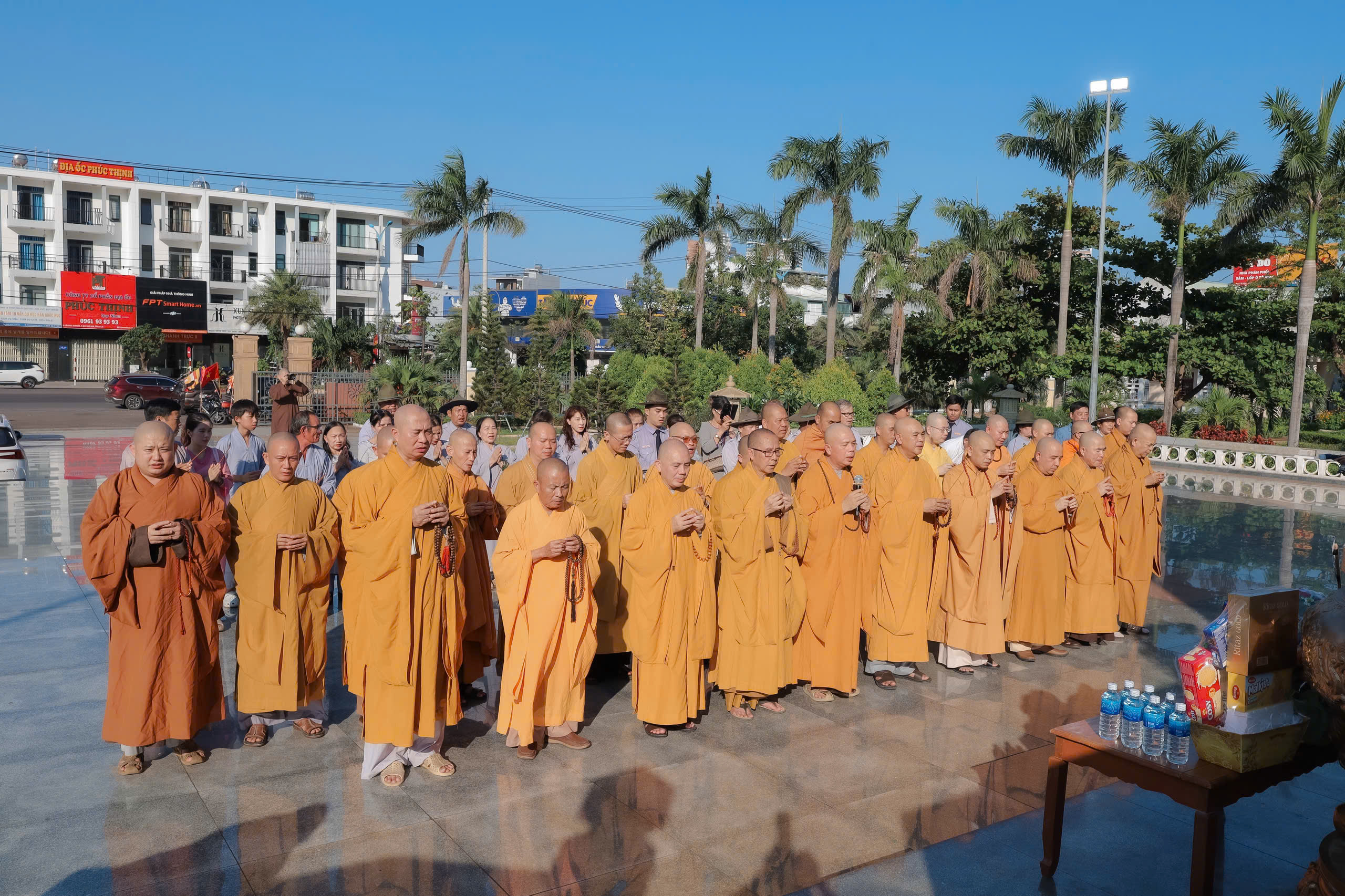Ban Trị sự Phật giáo tỉnh Gia Lai viếng Nghĩa trang liệt sĩ nhân Đại lễ Phật đản Phật lịch 2570